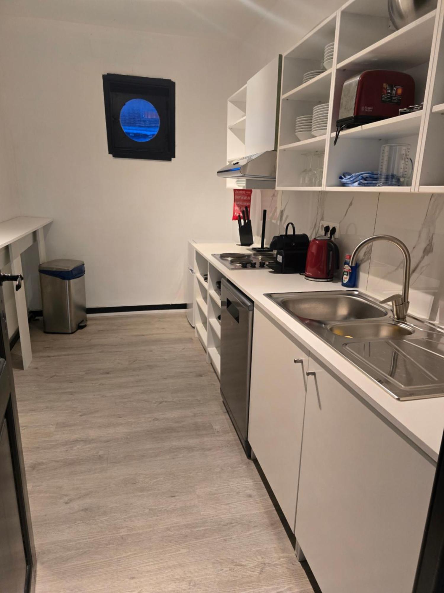 Apartment 8z Dreamz 4 *